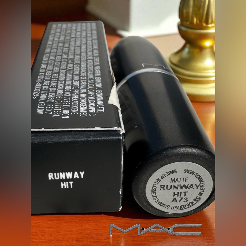 MAC RUNWAY HIT Retro Matte Lipstick. NEW IN BOX. - Picture 10 of 15